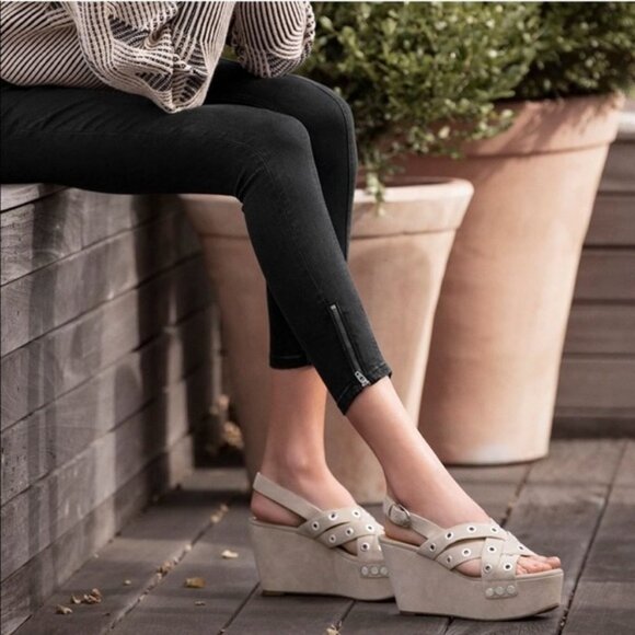 Marc Fisher LTD Bloom Grommet Tan Suede Leather Platform Sandals D167 - Picture 2 of 13